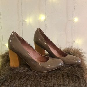 Trendy patent heels!